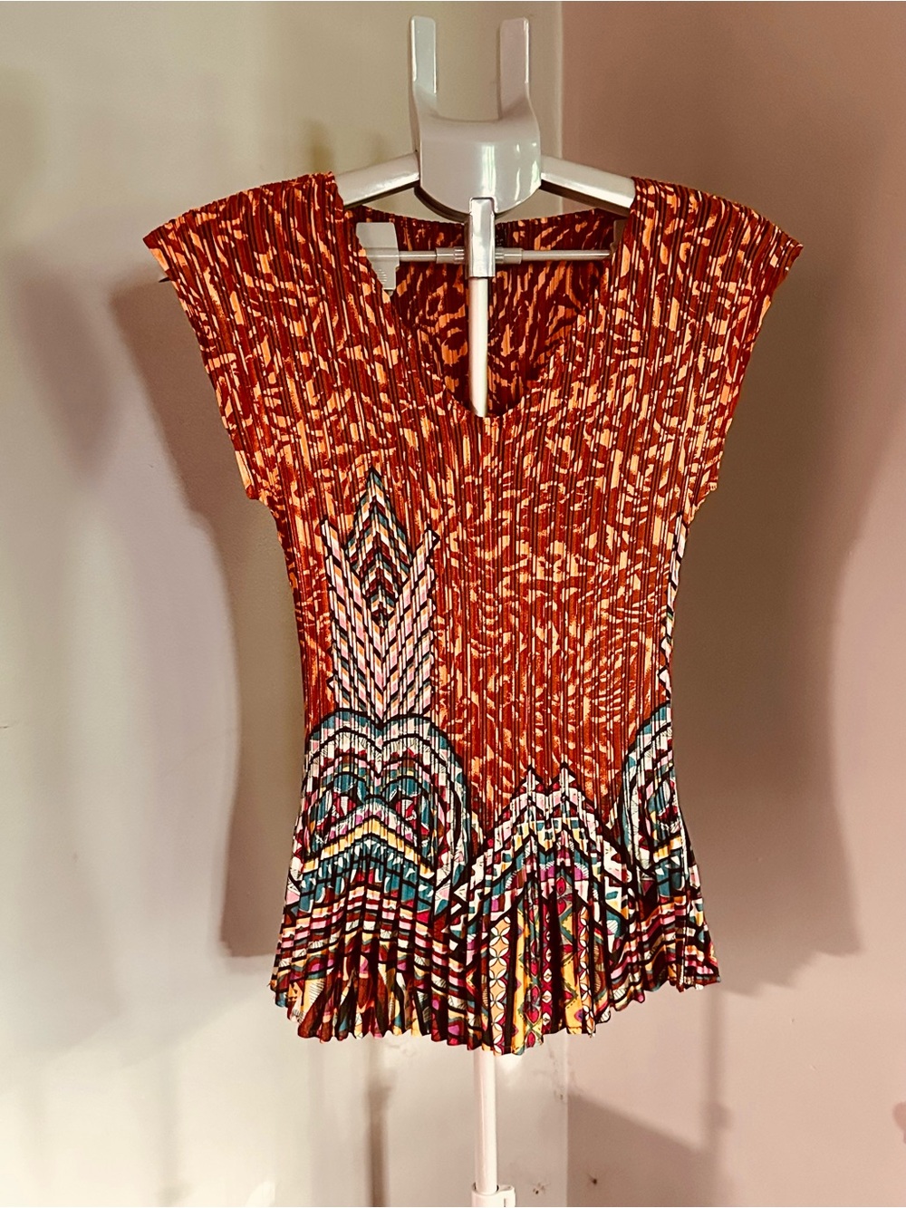 Milano Rust Red Pleated Multicolor V‑Neck Top